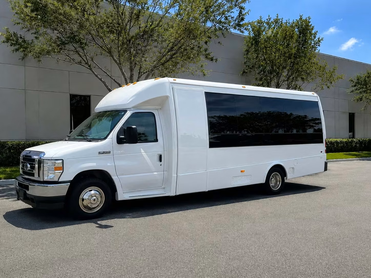 bullhead city 15 passenger minibus rental